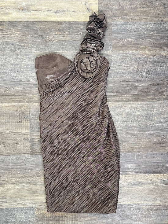 Romeo & Juliet Couture Dresses & Skirts - Romeo & Juliet Couture One-Shoulder Ruched Dress in Brown size medium M B86